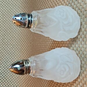 Vintage William Adams Salt Shaker Embossed Roses Glass Frosted-Clear Silver